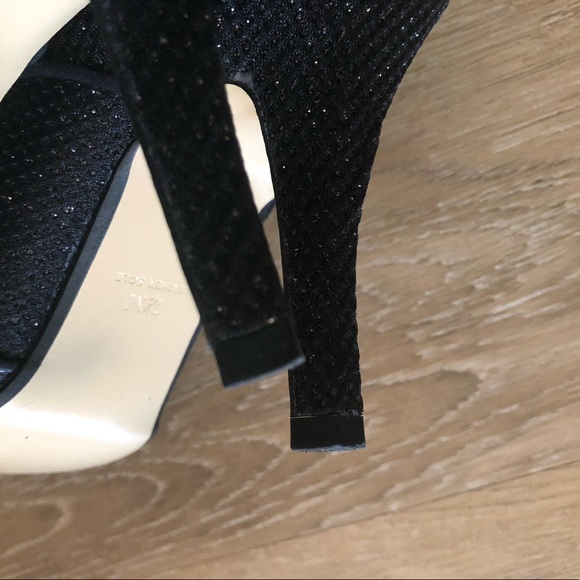 Ann Marino Sz 7.5/8 Sparkly Open Toed Heels - Picture 6 of 9